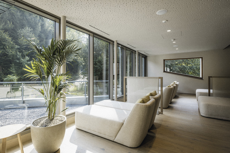 Steiermark, Quellenhotel Heiltherme Bad Waltersdorf, Gartenblick