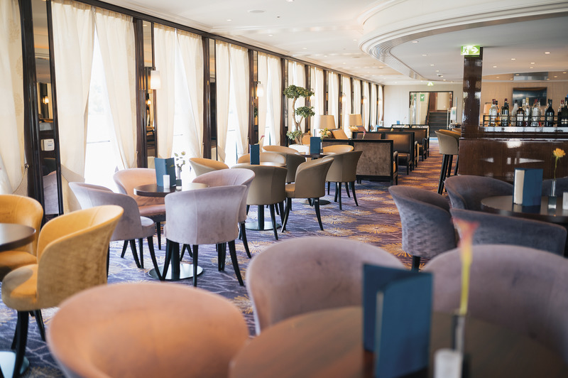 MS Charles Dickens, Bar